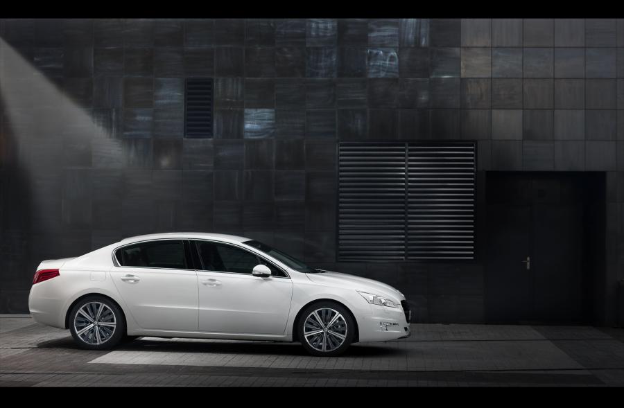  Peugeot 508 2010 года  (фото 19 из 47)